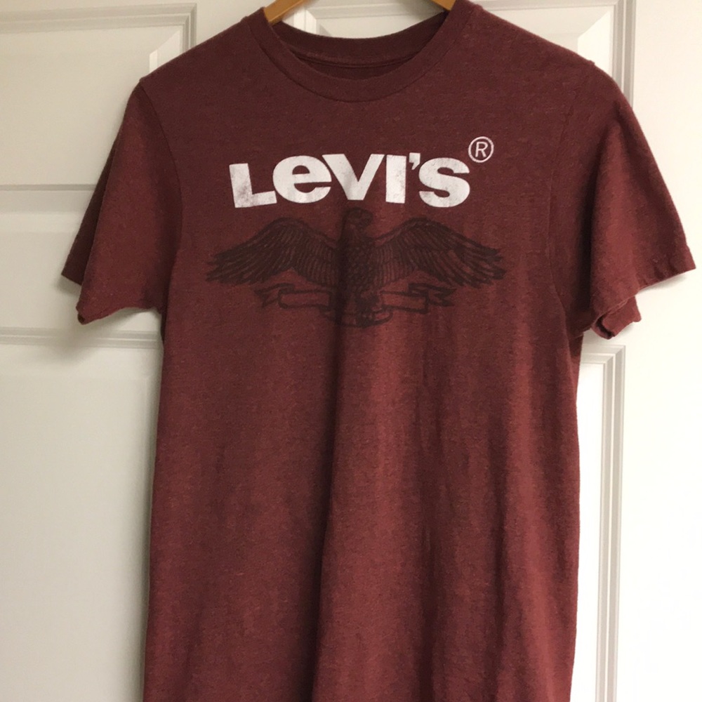 Small young men’s Levi’s tee